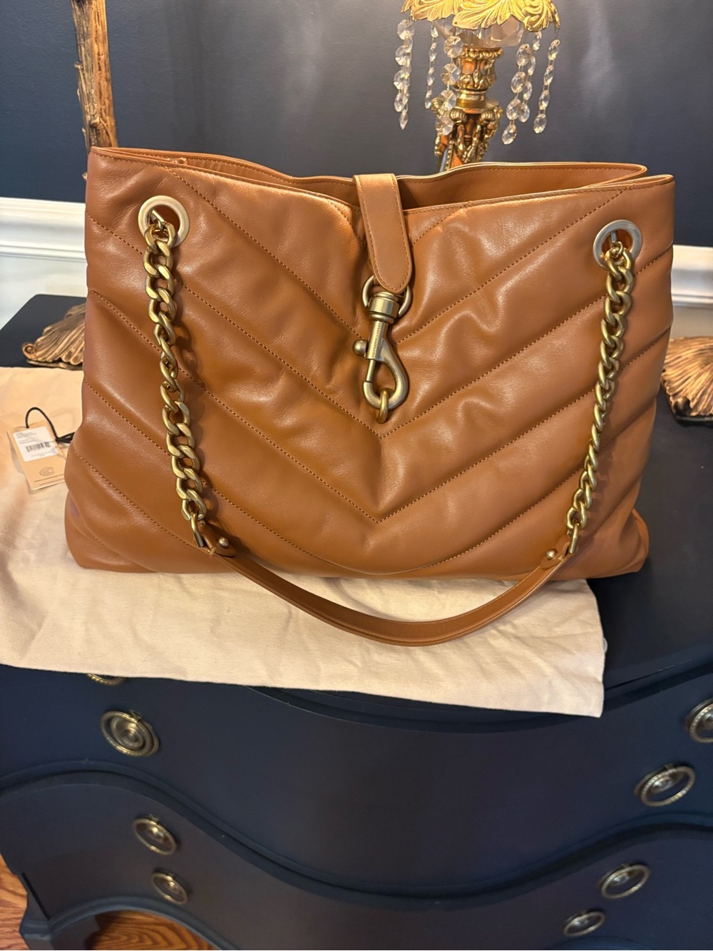 Rebecca Minkoff Caramello Edie
Maxi Chevron Quilted Leather Tote Large